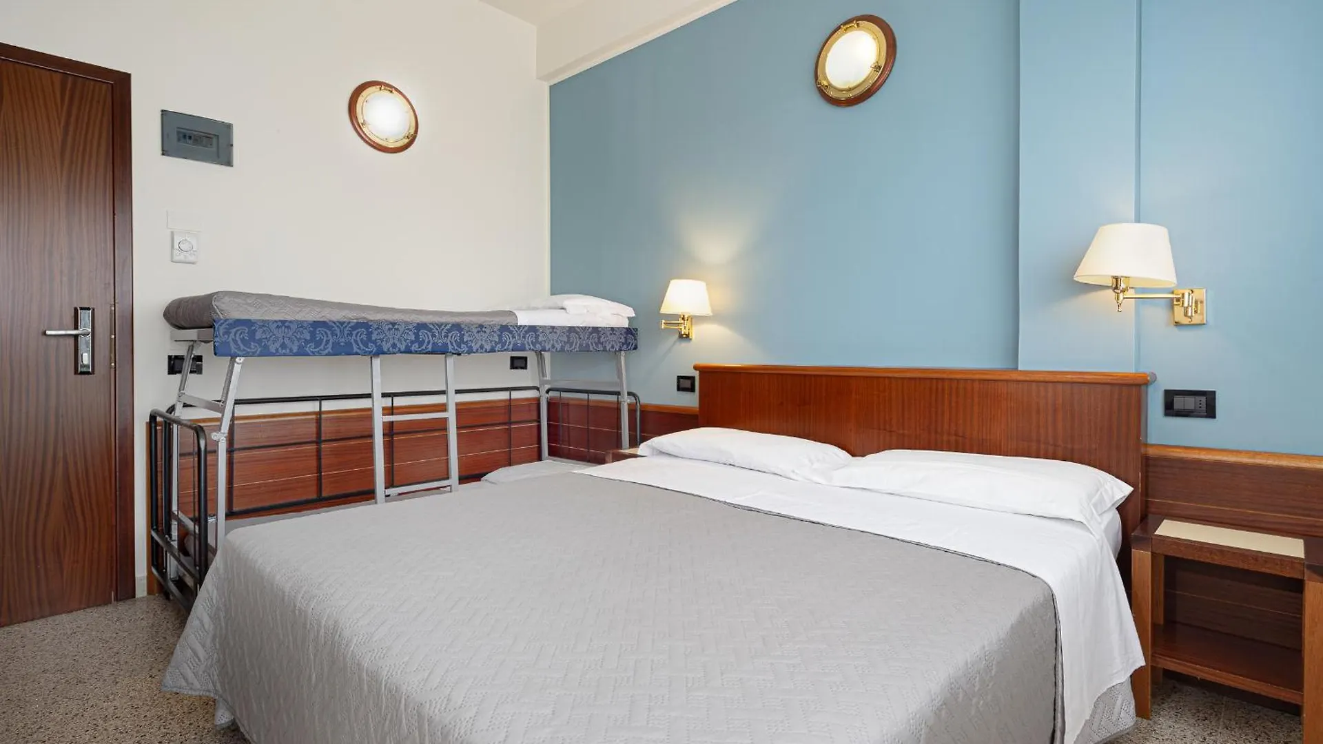 ***  Hotel Avana Fronte Mare Riccione Italy